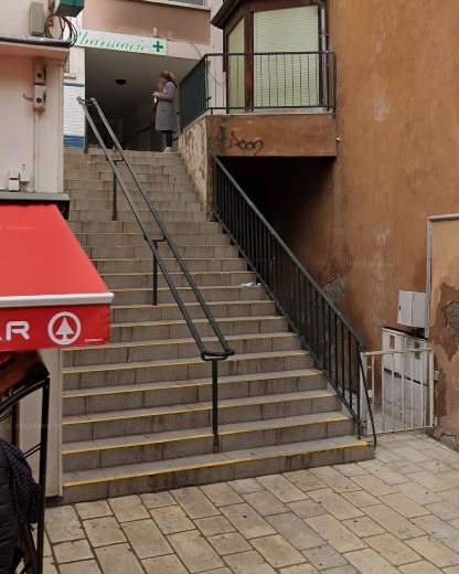 Escaliers Rue Jean Eymar à Gap qui sera le site d'une oeuvre graphique peinte. L'accès en est interdit du 28 mai au 11 juin
